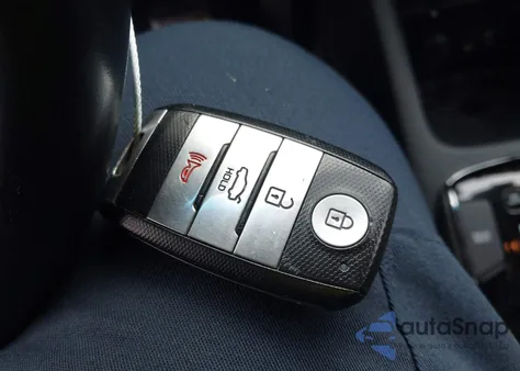 2017 Kia Forte S из США, поврежденный, VIN 3KPFL4A78HE136321